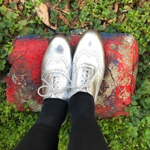 Vionic silver Oxford shoes
